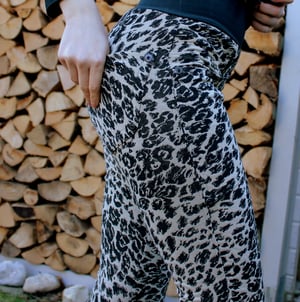 Image of PREDATOR KULTCHEN SNOW WHITE LEOPARD KNIT LEGGINS