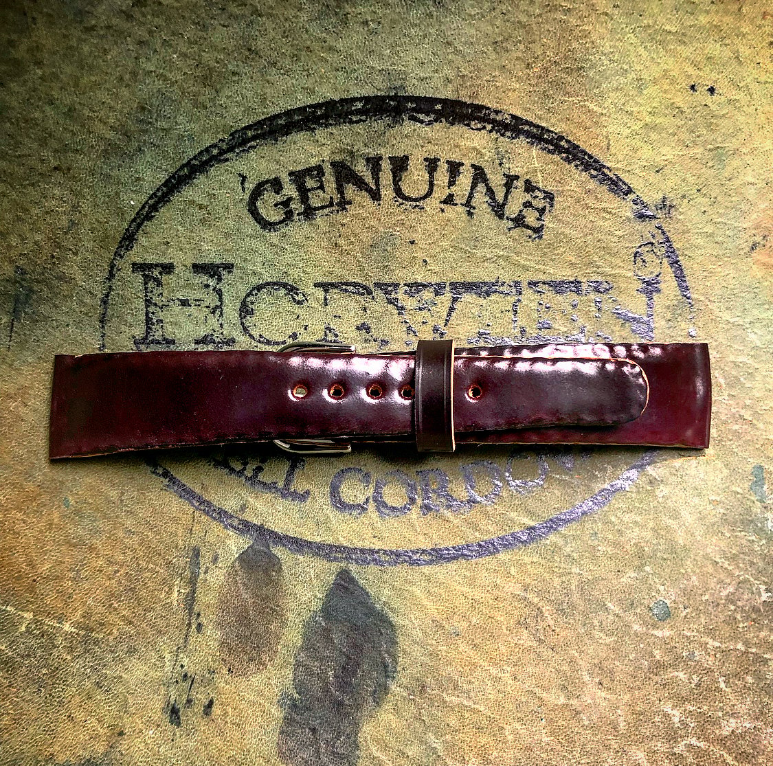 Image of N°8 SECRET STITCHING Horween Shell Cordovan watch strap