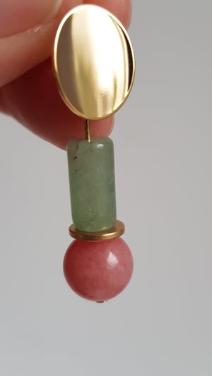 Image of Dodo. Pendientes largos con semipreciosas y dorado.