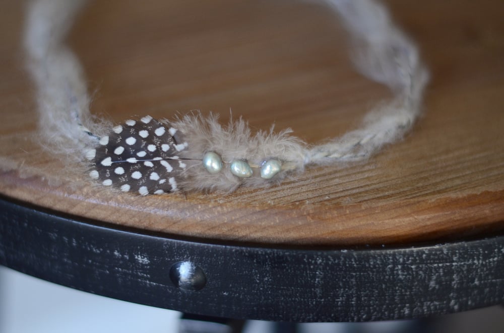 Image of Feather and pearls tieback 