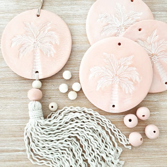 Image of Endless summer Palm Tassel Peachy pink/white
