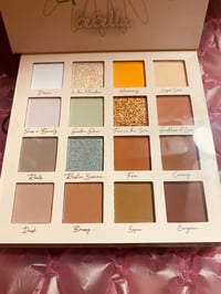 Image 1 of BEBELLA COSMETICS - DAISY DAZE EYESHADOW PALETTE