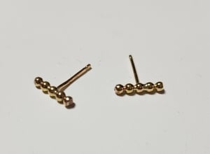 Image of Bead Wire Bar Studs
