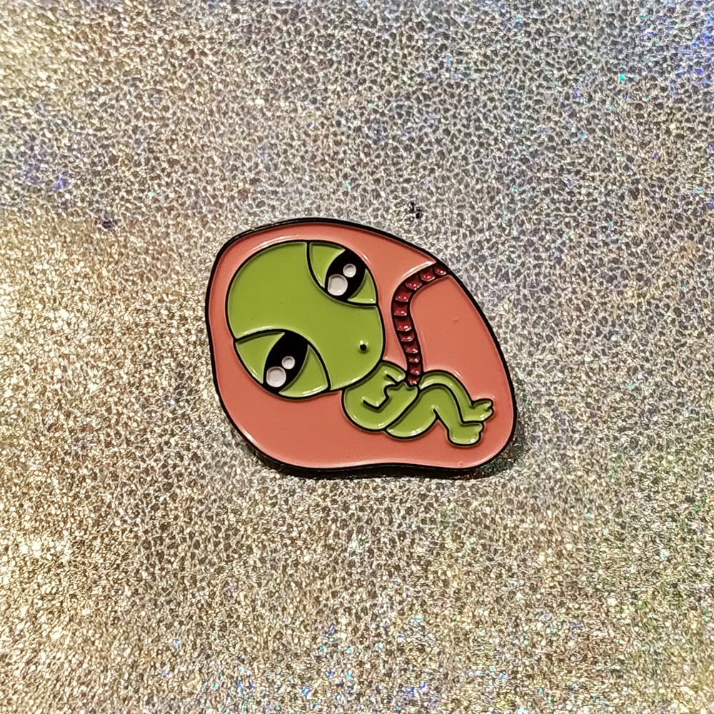 Image of Pin feto alien