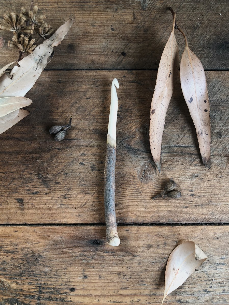 Image of size 6.5mm Australian Gum branch hand carved 'Bush Hook'