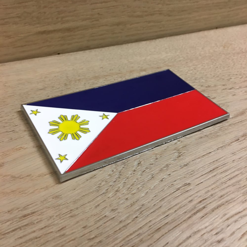 Còn gì tuyệt vời hơn khi xem một quốc huy đầy phong cách Filipino. Huy hiệu đại diện cho quốc gia, nó bao gồm những ký hiệu độc đáo và biểu tượng của đất nước. Hãy xem hình ảnh để tìm hiểu thêm về quốc huy này.