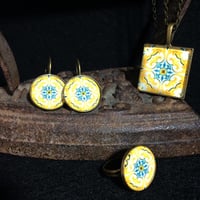 Cabochon yellow