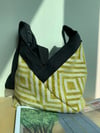 Sac Yvonne blue jean brillant et jaune graphique 