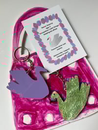 Image 3 of Swan keyring 