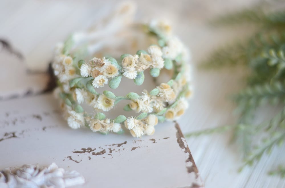 Image of WILLOW HALO ( neutral floral)