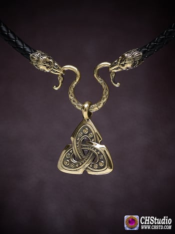 Image of Celtic Shield Knot : TRIQUETRA + Leather necklace with raven heads at the ends ( 6 mm cord).
