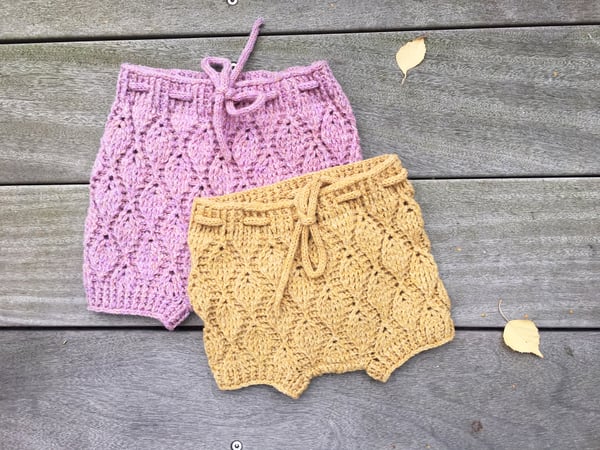 Image of Babyshorts i bladmønster