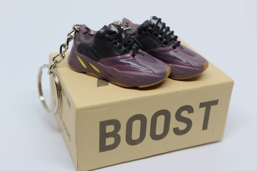 Image of Yeezy 700 3D Keychains With Box