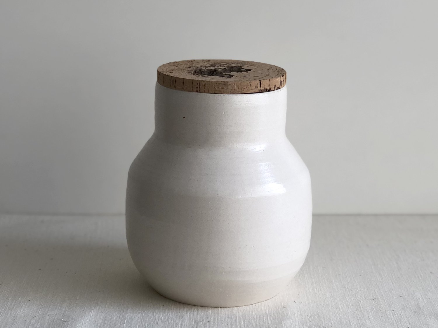 Image of Alentejo cork lid white vessel pot