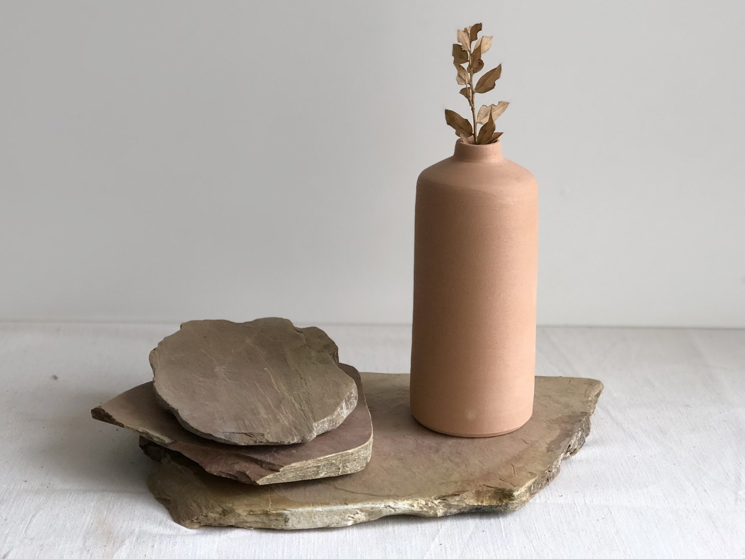 Image of Terracota bottle set with 3 schist bases