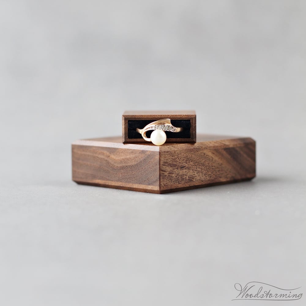Image of Slim square engagement ring box