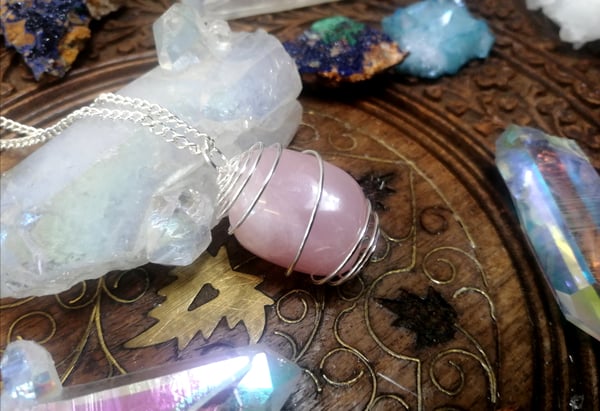 Image of Rose quartz silver chair and spiral necklace 