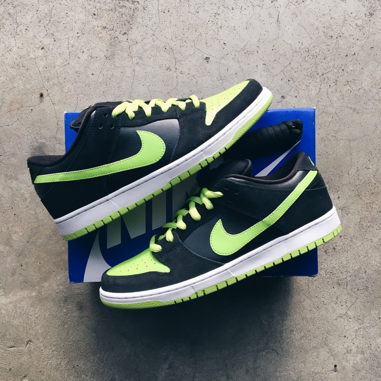 nike sb dunks neon