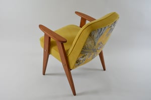 Image of Fauteuil 366 signé J.Chierowski jaune et oiseaux