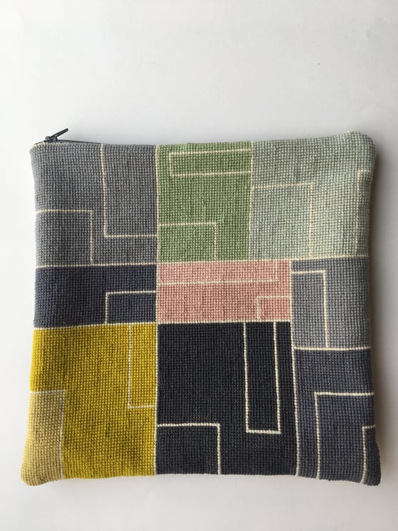 Image of Garn-iture Embroidery Kit/Simplicity (medium)