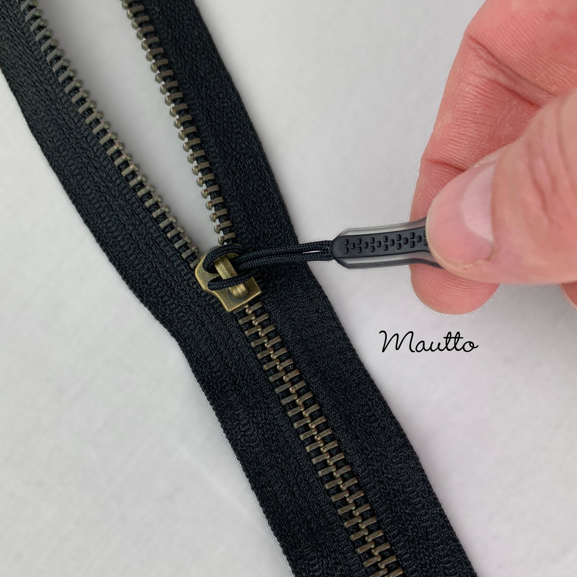LV Zipper Pull Layered Necklack – ClaudieRe
