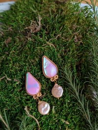 Image 3 of Opalescent Teardrop III