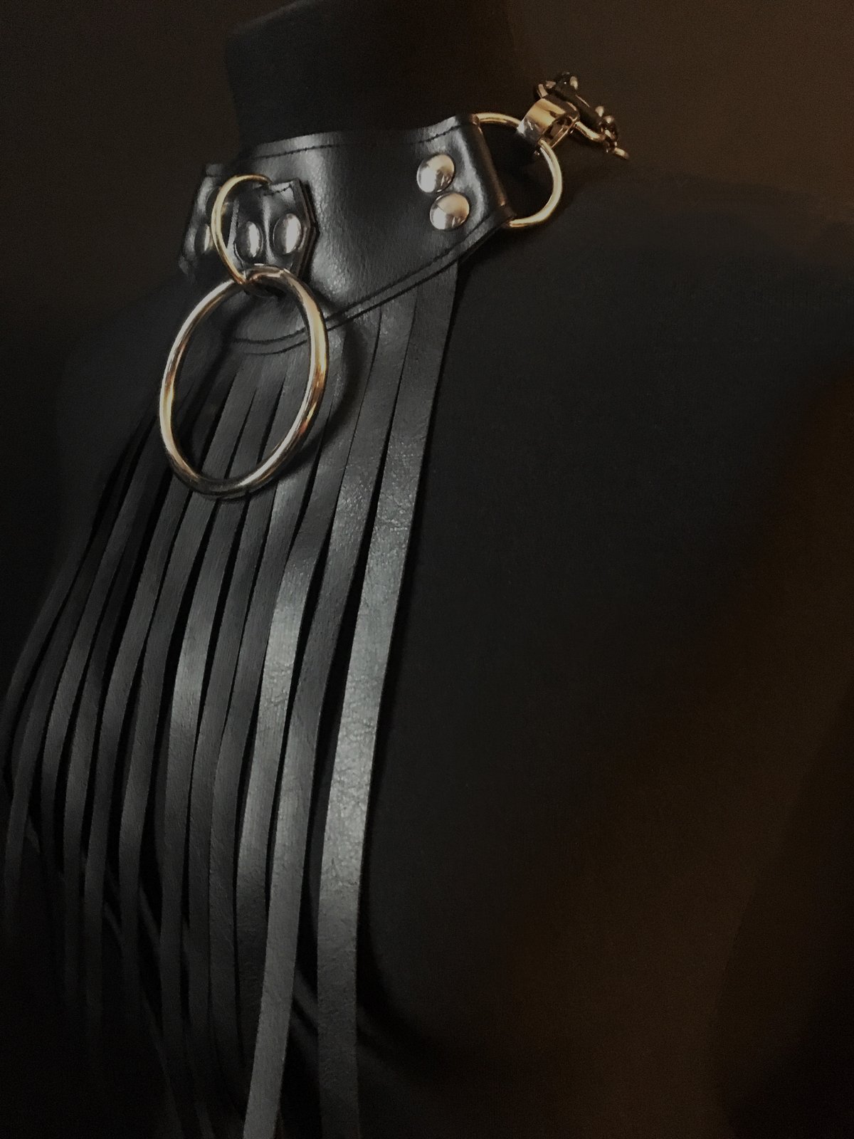 necklace to wear with round neckline