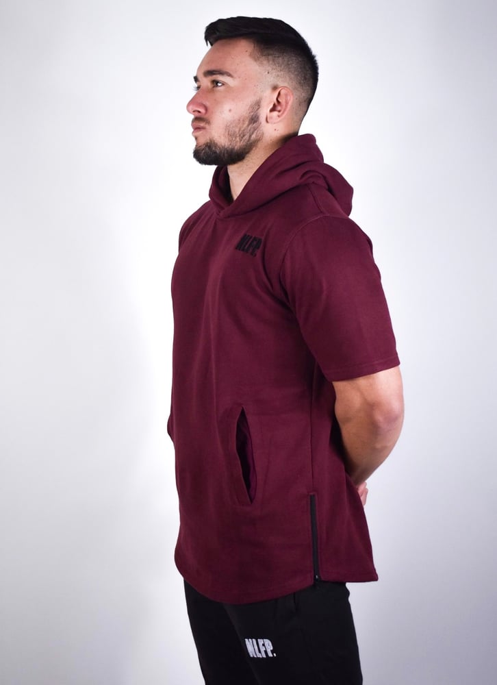 Image of ESSENTIAL SHORT SLEEVE HOODIE MAROON
