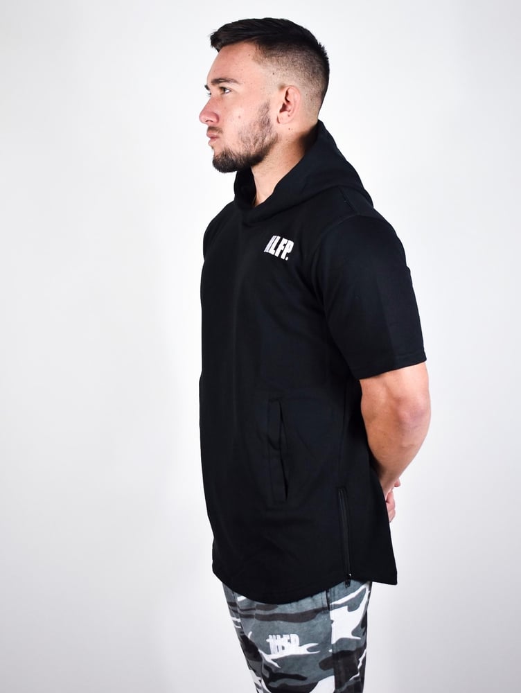 Image of ESSENTIAL SHORT SLEEVE HOODIE BLACK