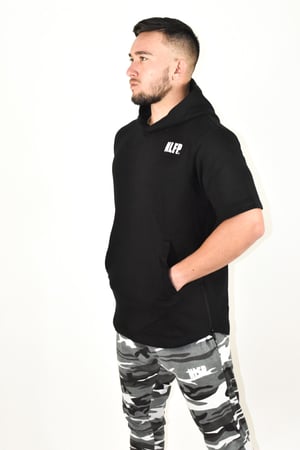 Image of ESSENTIAL SHORT SLEEVE HOODIE BLACK 