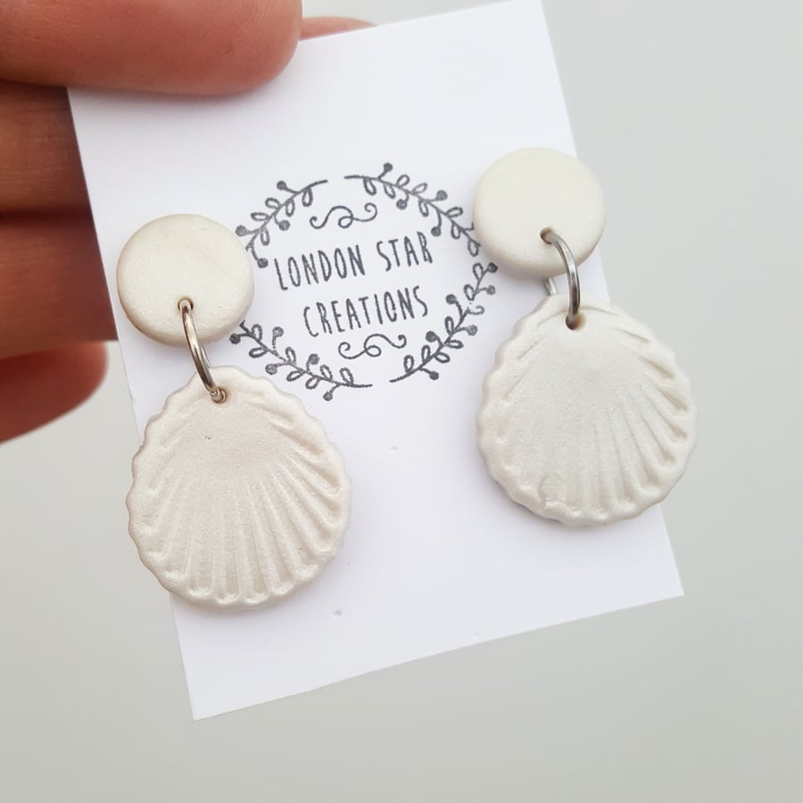 Image of Pearl dangle shells