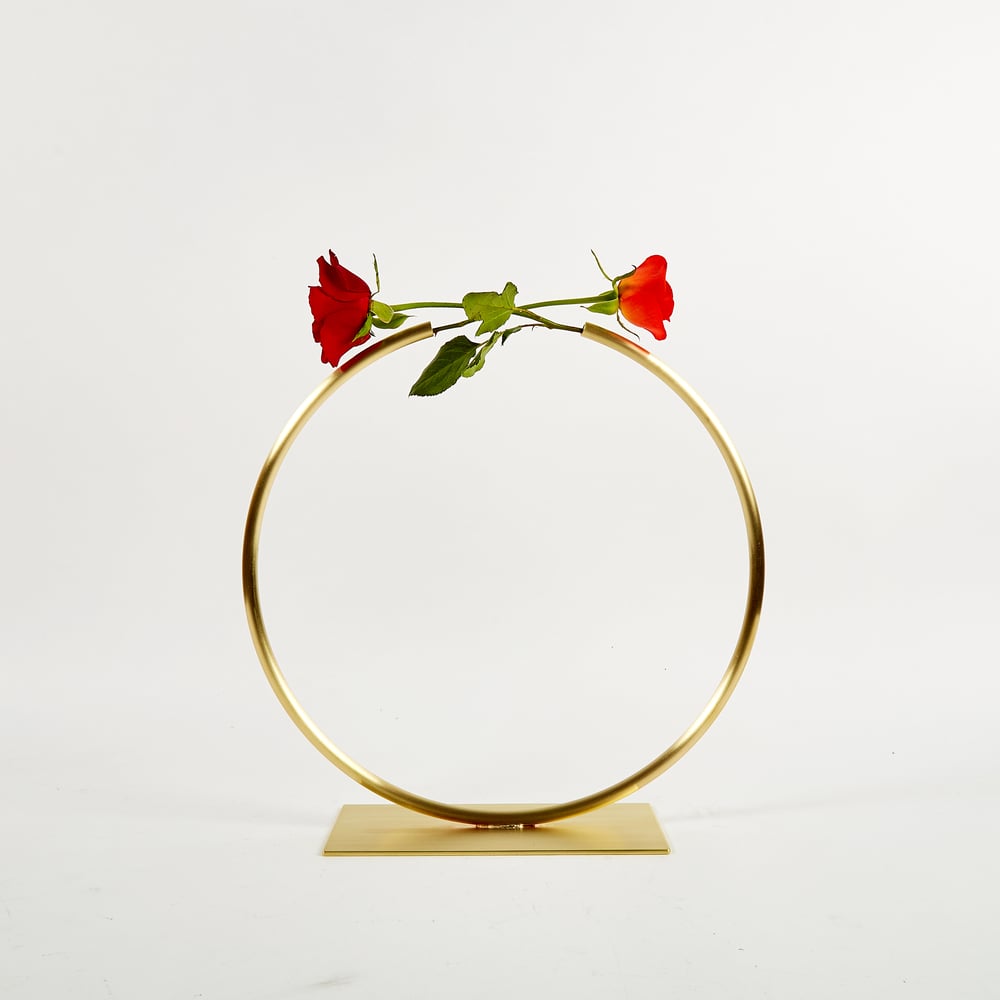 Image of Vase 1180 - Almost a Circle Vase (for fine foliage only)