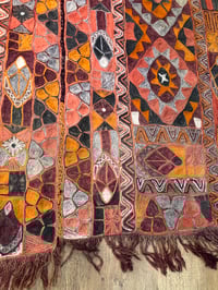 Image 4 of Tapis brodé