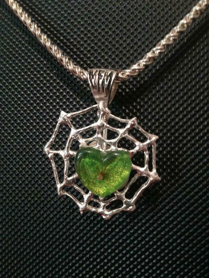 Image of Xxx Z’ SM HEART w/ WeB NECKLACE xxX