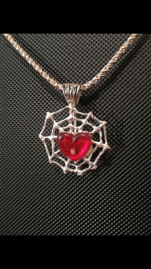 Image of Xxx Z’ SM HEART w/ WeB NECKLACE xxX