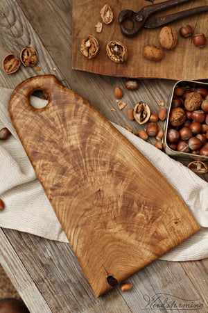 Image of Oak wood serving board, cheese or charcuterie board - exceptional curly pattern