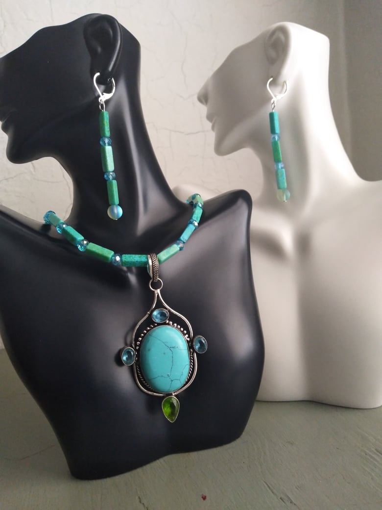 Image of JEWELED TURQUOISE PENDANT NECKLACE SET