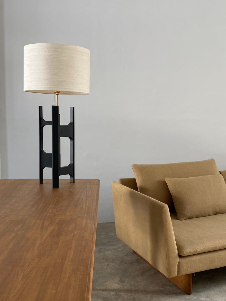 Image of table lamp X+L 03 (also in black)