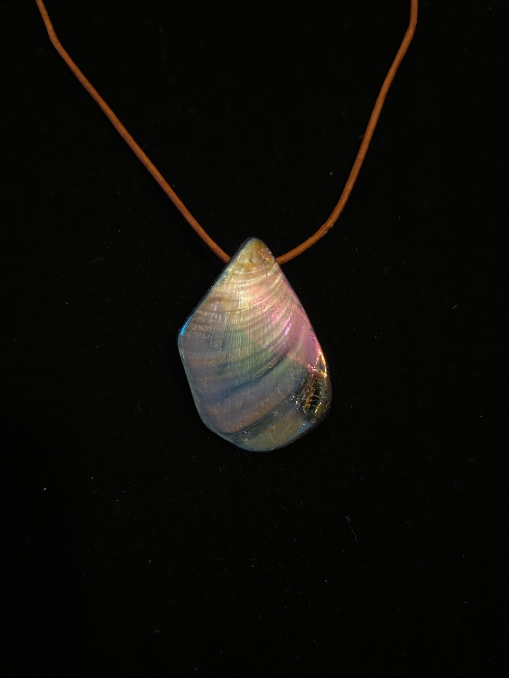 Shell Flake Leather Necklace