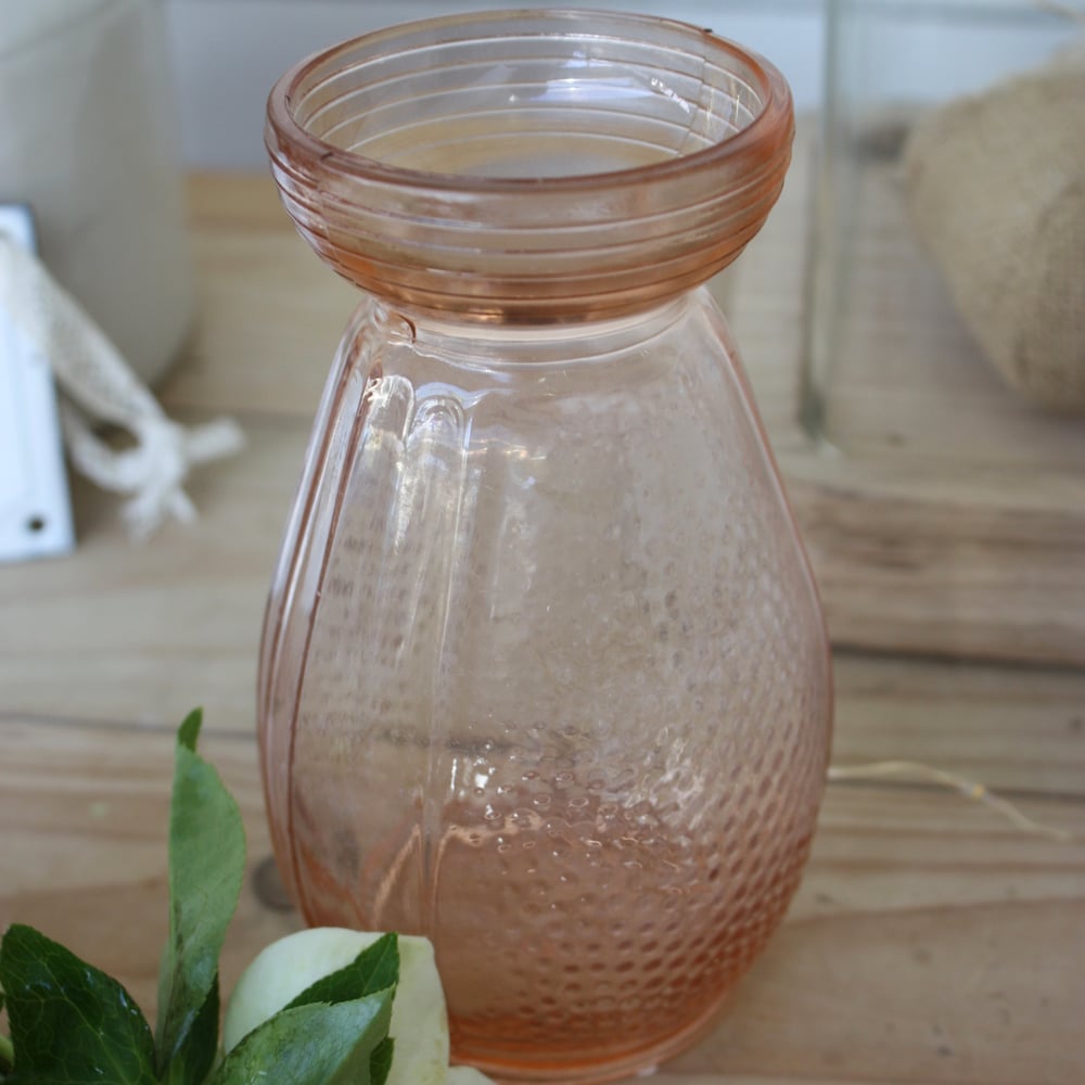 Image of Vase à jacinthe en verre rosé.
