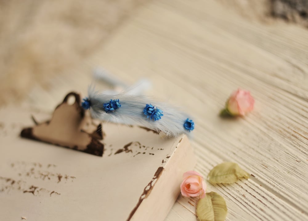 Image of Feathers and flowers halo ( blue)