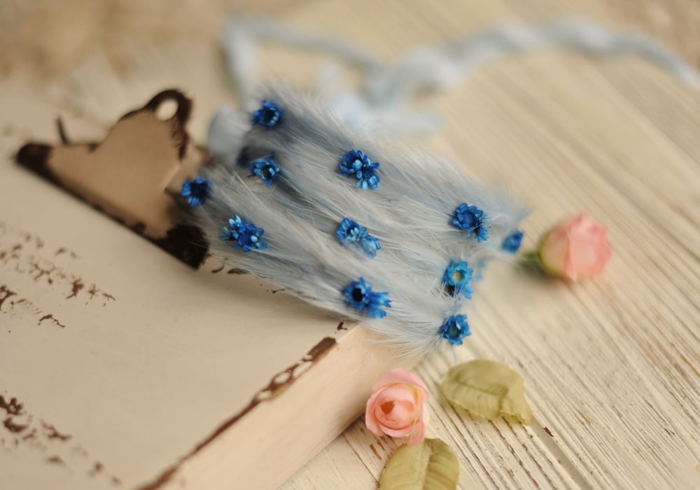 Image of Feathers and flowers halo ( blue)