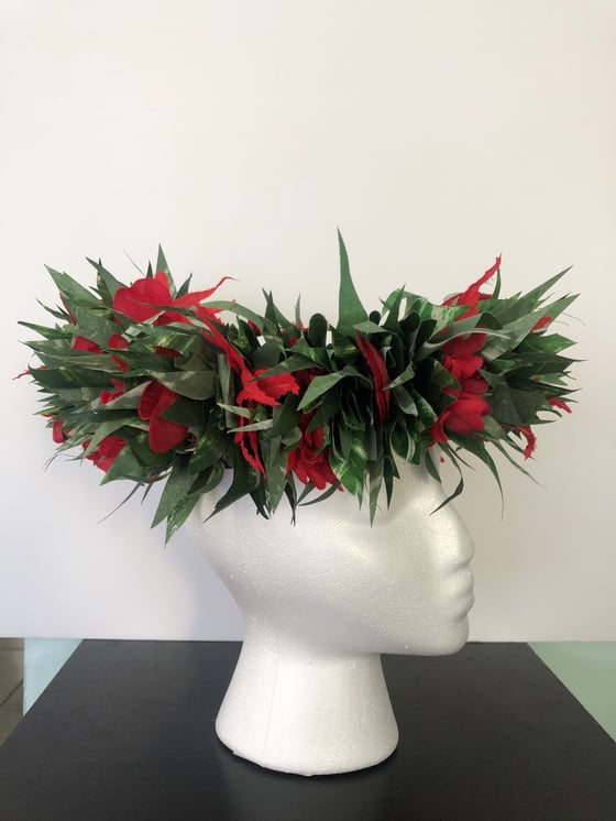 Image of Red and Green Lei Po'o by Pikake