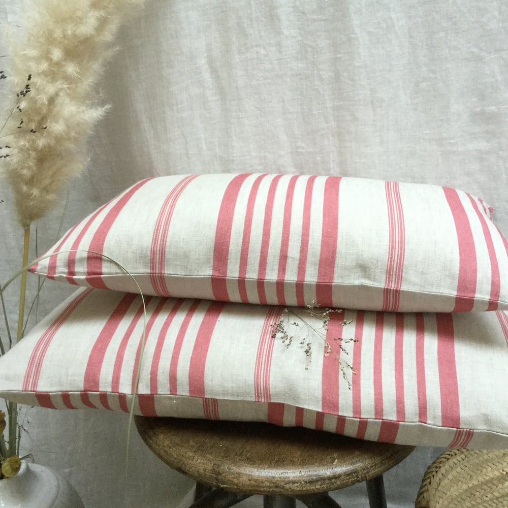 Image of Housse de coussin Jolly Stripe raspberry  2 dimensions