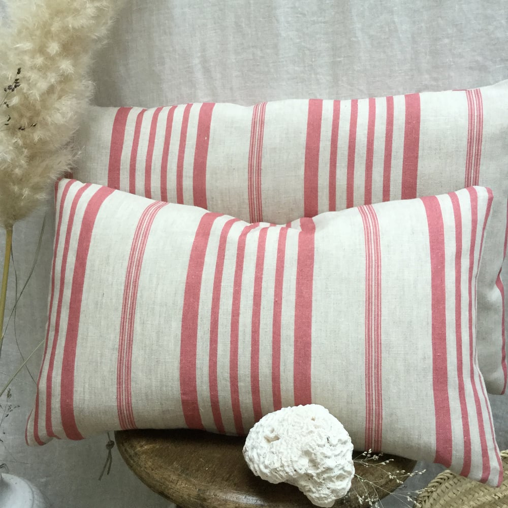 Image of Housse de coussin Jolly Stripe raspberry  2 dimensions