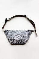 Image 2 of the FANNIE fanny pack PDF pattern