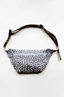 Image 3 of the FANNIE fanny pack PDF pattern