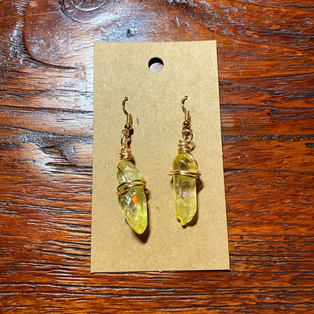 Jedi Rogue Kyber Earrings in Yellow