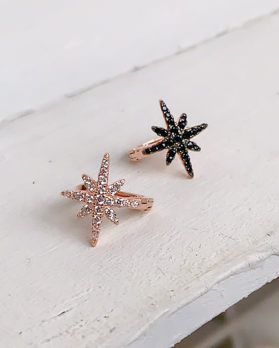 Image of MONO ORECCHINO STELLA A PUNTE CON ZIRCONI