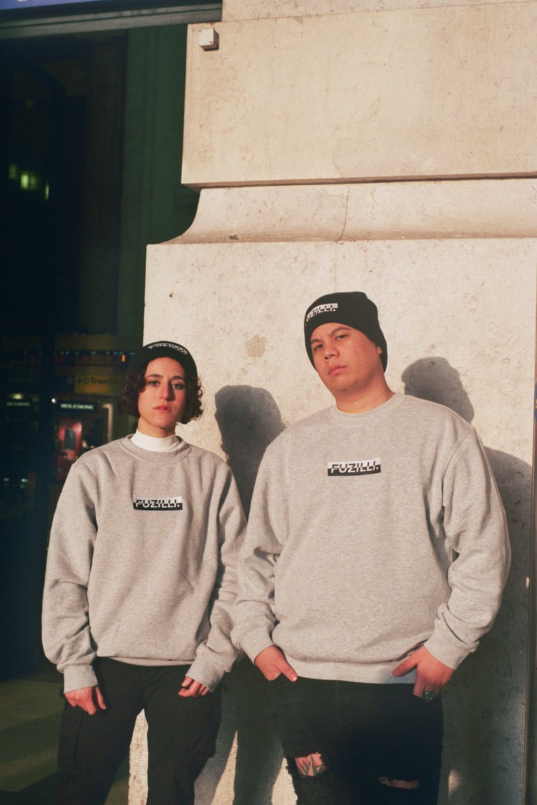 BOXLOGO CREWNECK Image 3